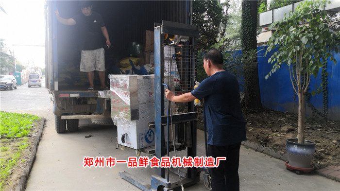 全自動揉壓機裝車發(fā)貨