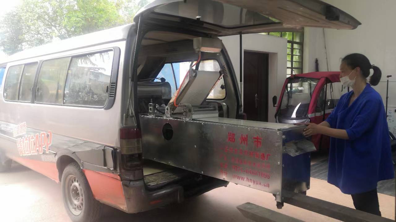 飯店燴面機裝車發(fā)貨